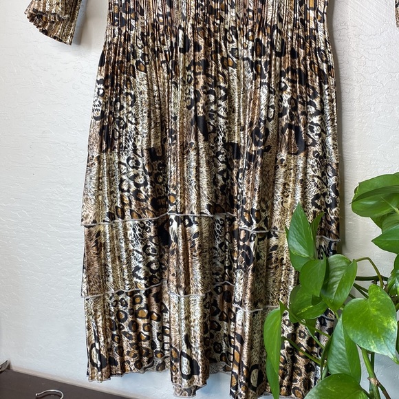 Mini Pleats leopard print layered Collared dress - Picture 2 of 3